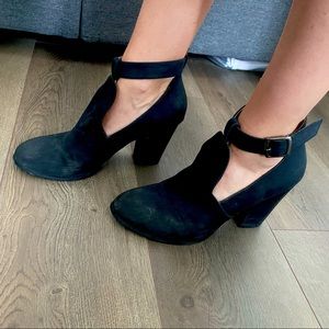 Restricted black chunky heels! Size 10